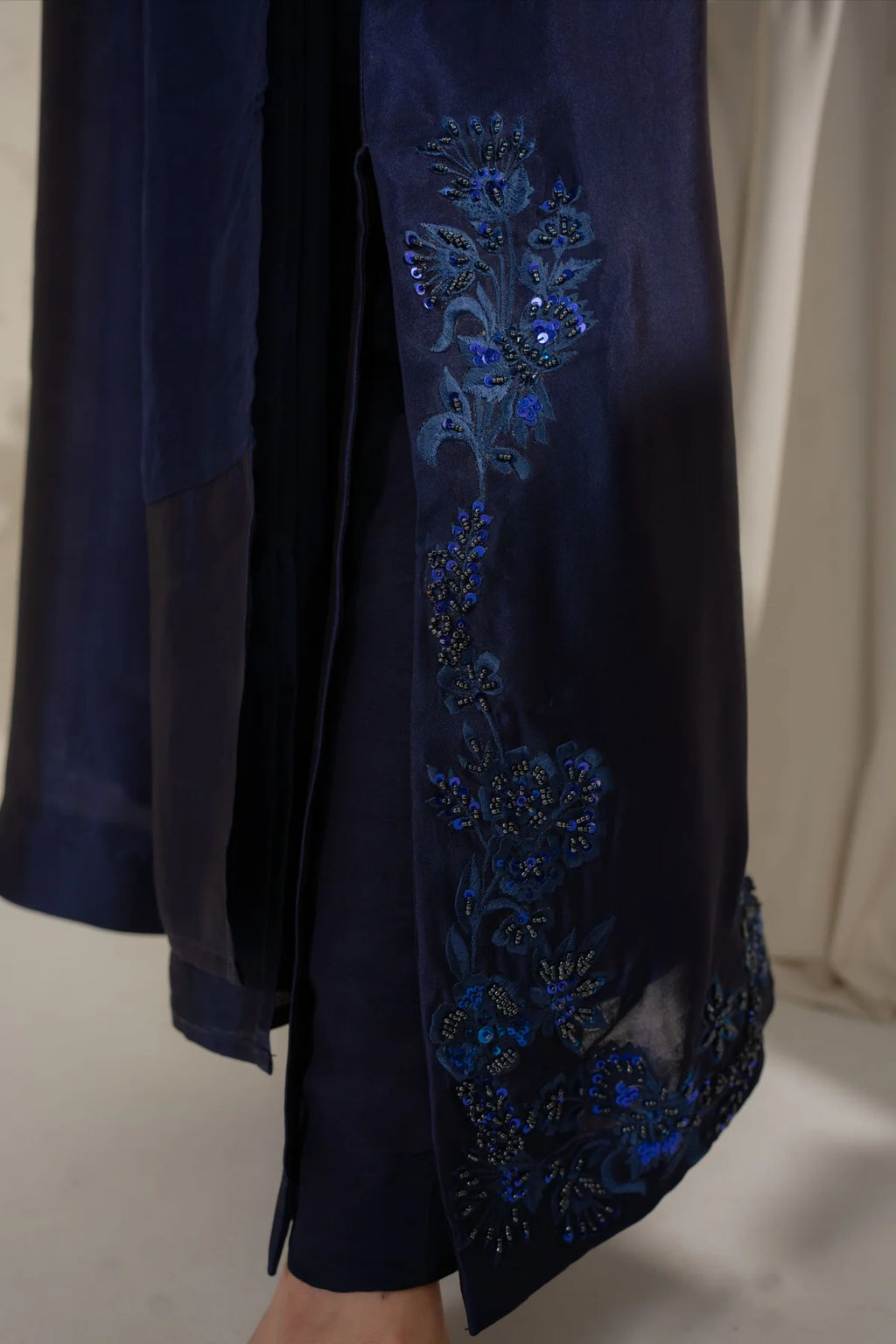 Navy blue Tussel Silk suit back view with dupatta - South Asian fashion AYVO UK