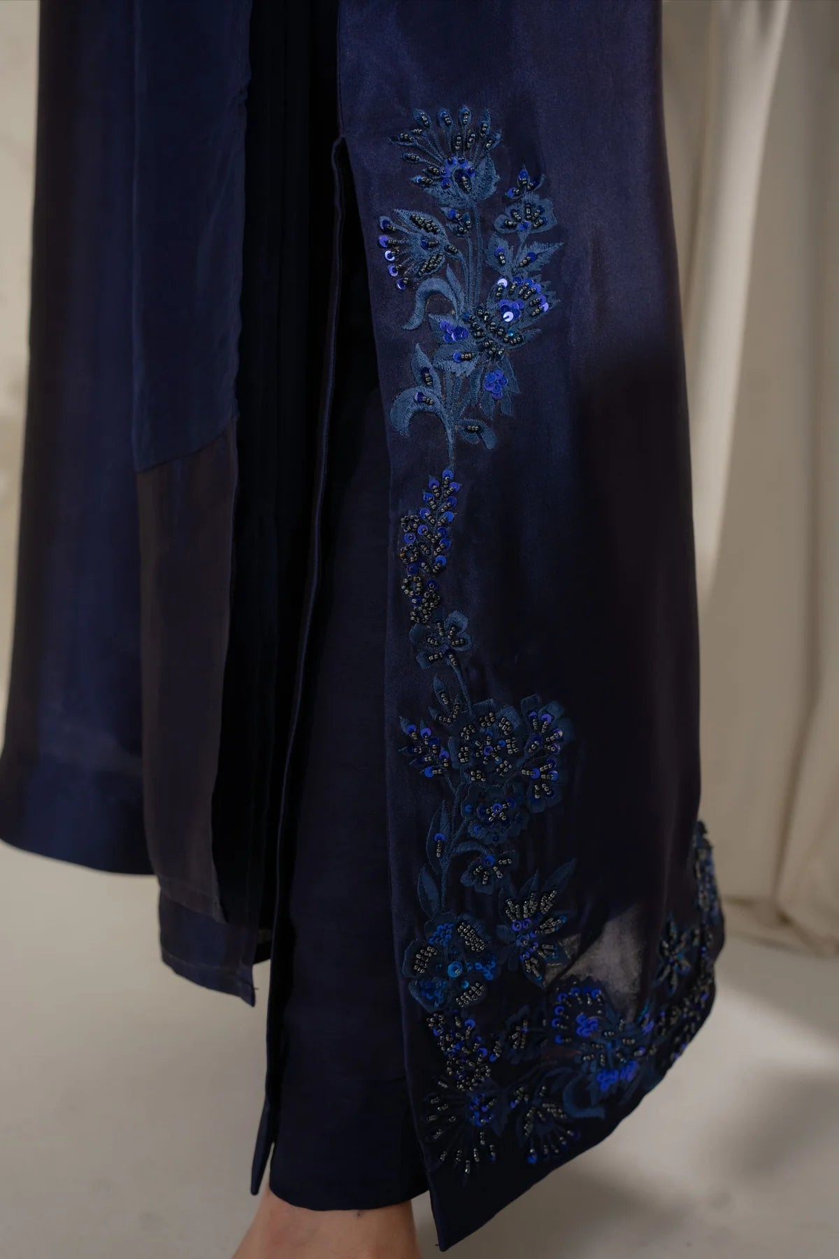Navy blue Tussel Silk suit back view with dupatta - South Asian fashion AYVO UK